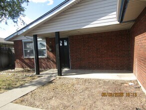 Building Photo - 3811 SW Rolling Hills Dr