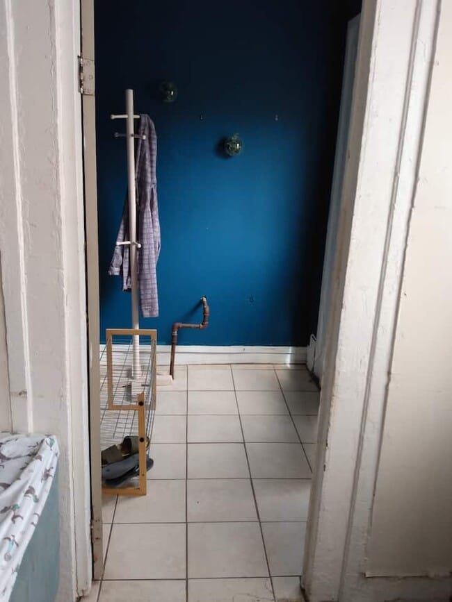 entrance - 120 Whitney Pl