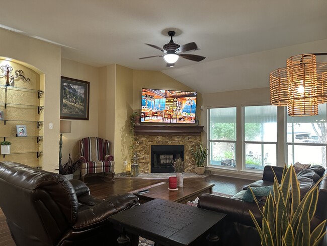 Building Photo - 1604 Canyon Oak