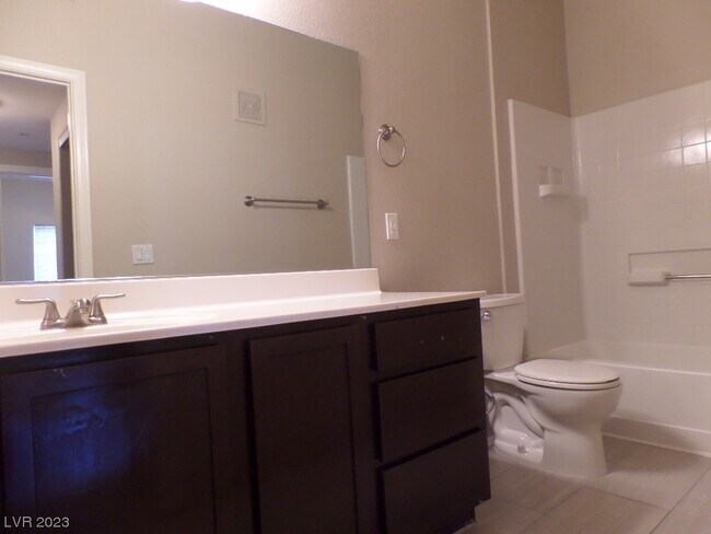 Foto del edificio - 2291 W Horizon Ridge Pkwy