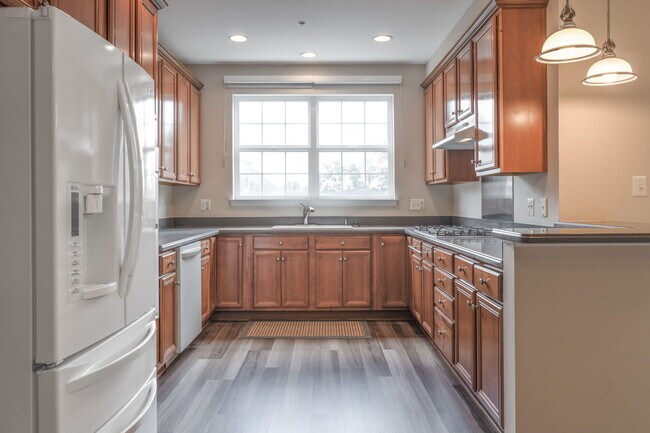 Foto del edificio - 12404B Liberty Bridge Rd
