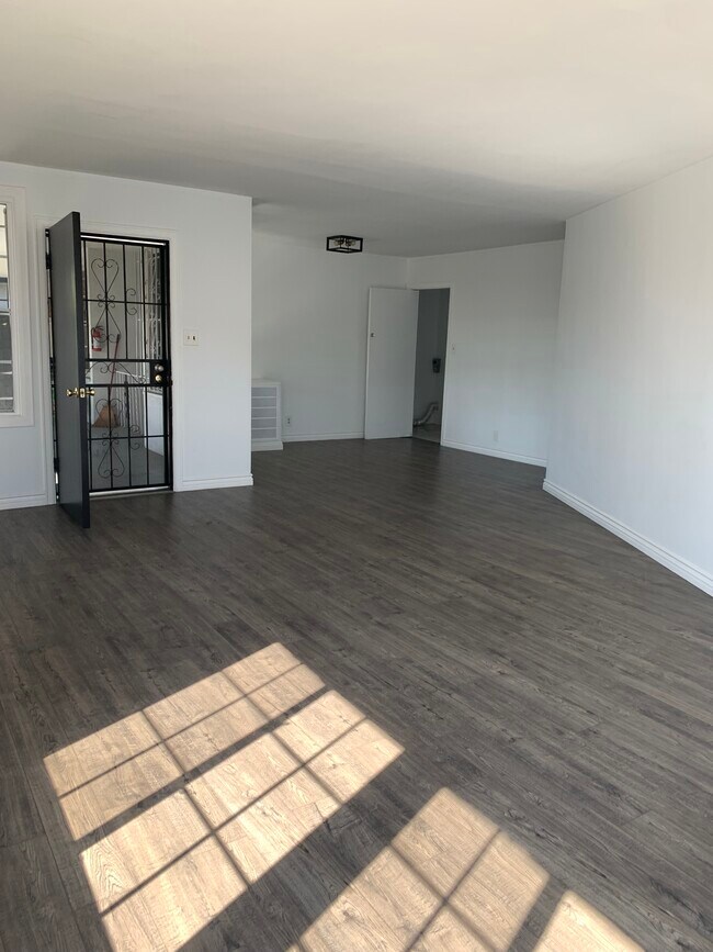 Living/Dinning Room - 1310 S Beverly Glen Blvd