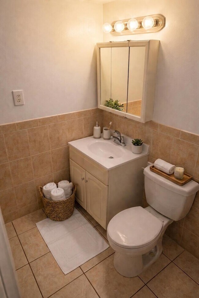Baño - 100 Hague St