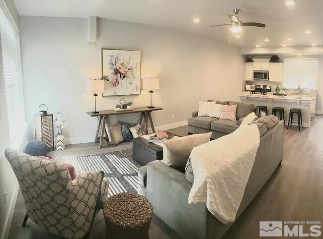 Building Photo - 730 Bluffs Ct