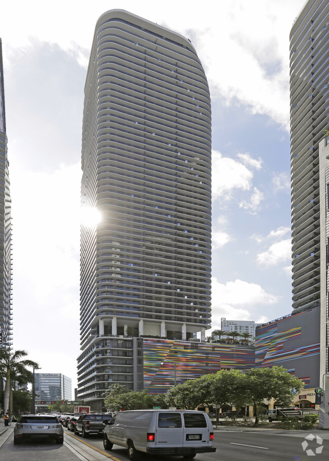 Foto del edificio - SLS LUX Brickell