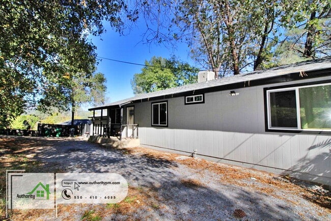 Building Photo - 2141 Montana Ave
