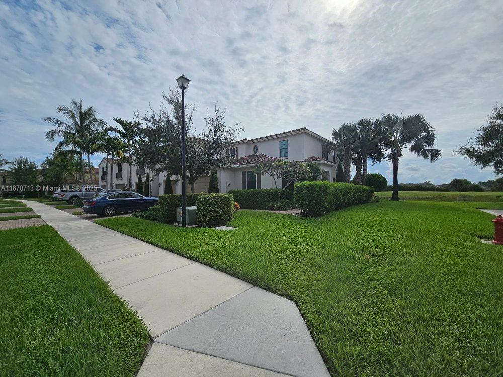 Foto principal - 10226 Akenside Dr