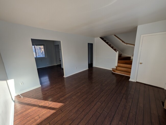 Building Photo - 515 Prince Albert St