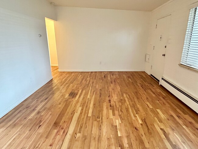 Building Photo - 5280 W 17th Ave