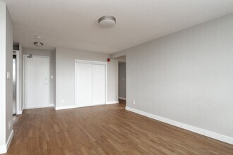 Building Photo - 190 Jameson Ave