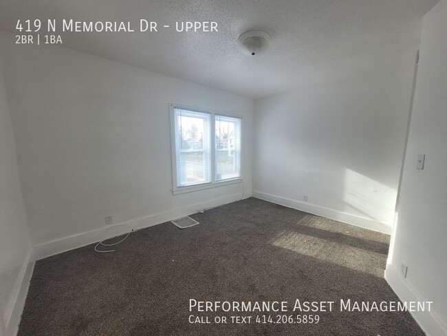 Building Photo - Spacious remodeled 2 bedroom upper Racine