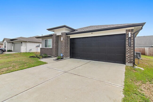 Building Photo - 14914 Rain Tree Dr