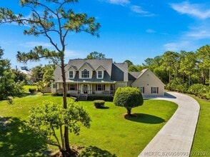 Building Photo - 405 SE Salerno Rd