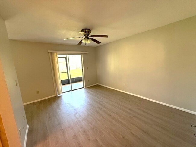 Photo - 2bedroom 2bath updated end unit condo on f...