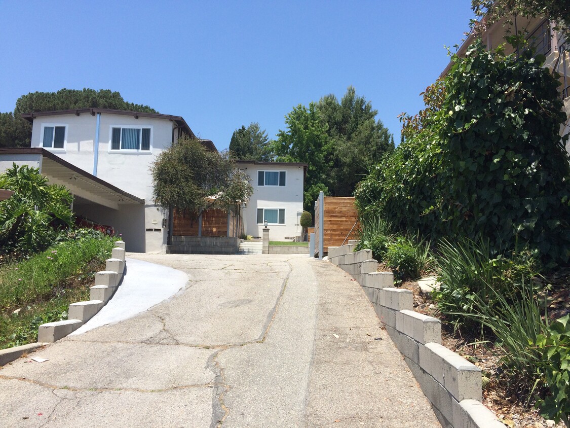 Primary Photo - 2521 Foothill Blvd