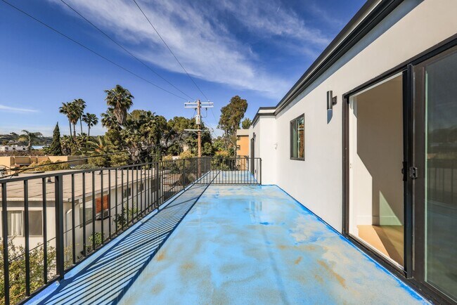 Foto del edificio - 1237 N Orange Dr