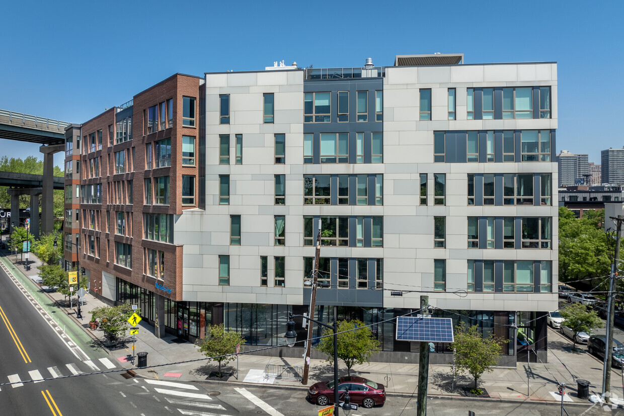 Foto principal - 400 Newark Ave