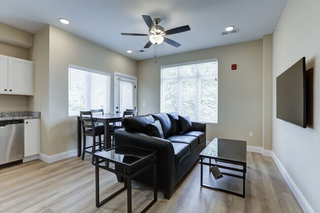Foto del interior - 305 W Clark St
