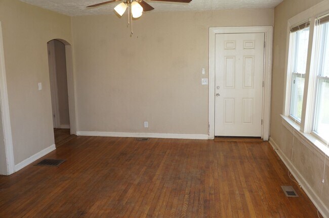 Foto del edificio - 583 Colonial Cir SE