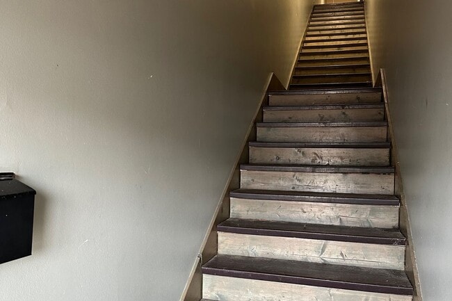 Building Photo - 300 Broadway St