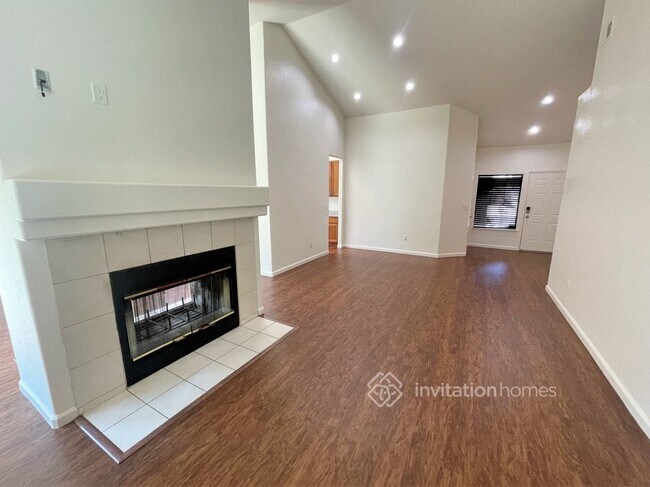Building Photo - 2550 Foghorn Way