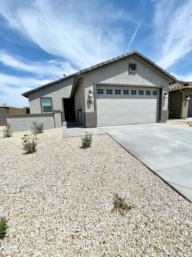Foto principal - 3831 S 63rd Dr