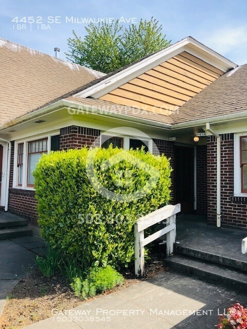 Building Photo - 4452 SE Milwaukie Ave