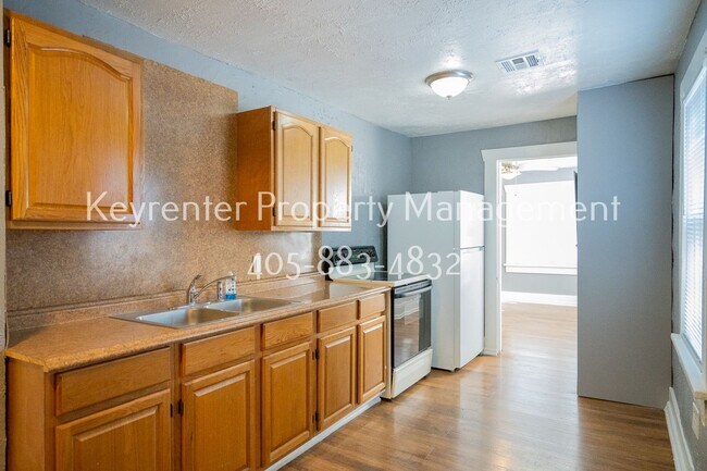Building Photo - 338 SE 41st St