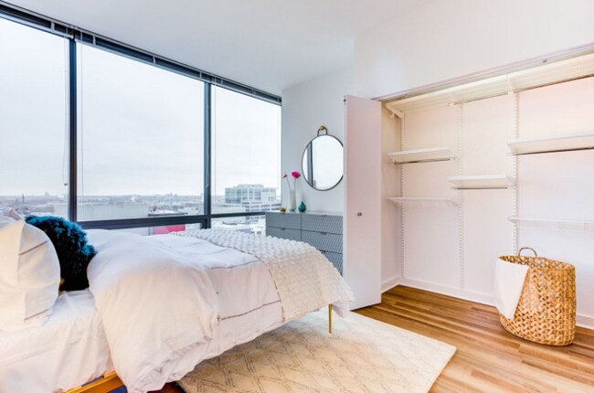 Photo - 801 W Blackhawk St Apartment