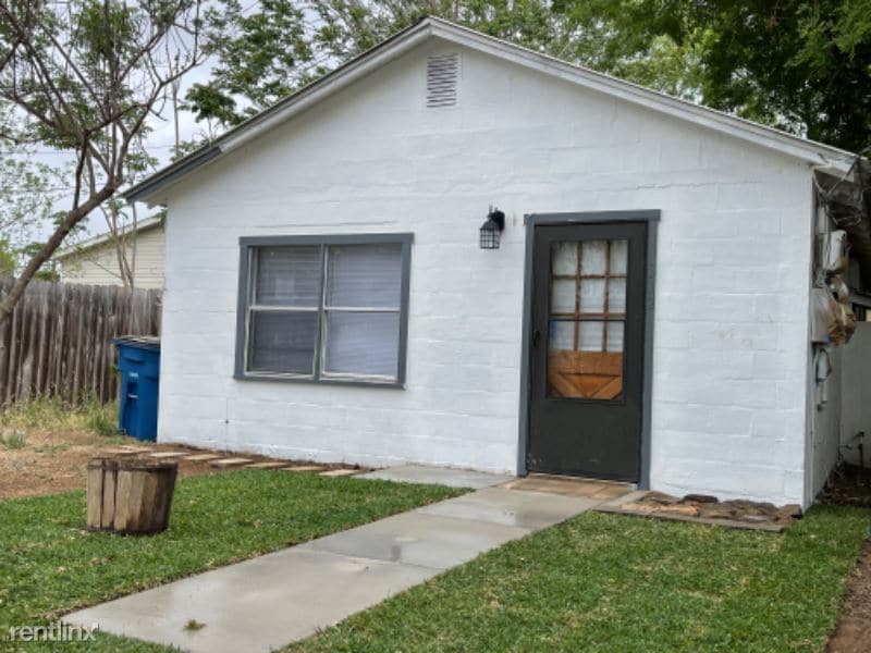 312 N Bright Dr, Devine, TX 78016 House Rental in Devine, TX