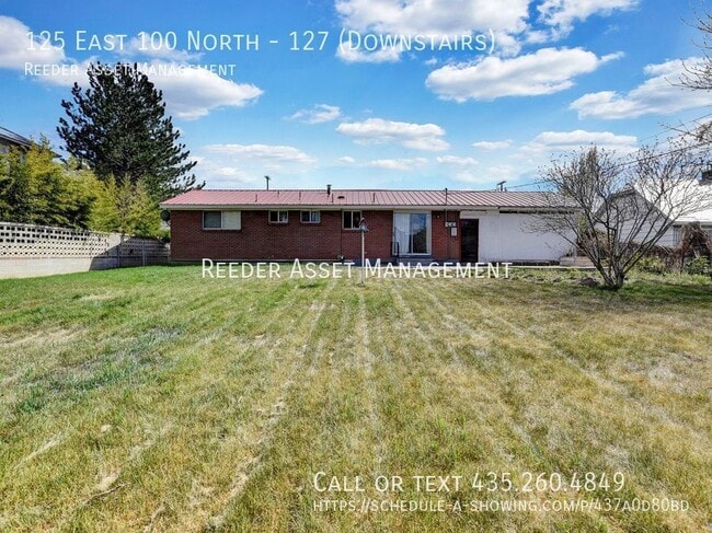 Building Photo - Don't miss this 2 Bedroom 1 Bathroom Downs...