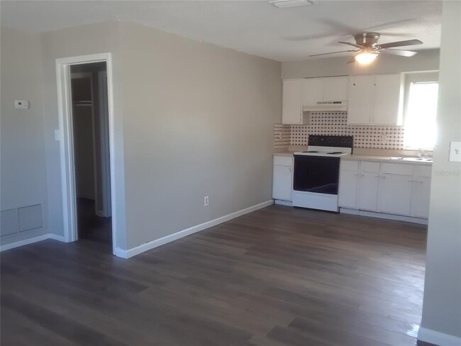 Building Photo - 1903 Park Manor Dr