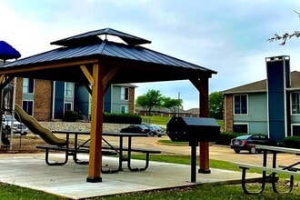 Building Photo - Westlake Gardens & Bella Terra Apartments