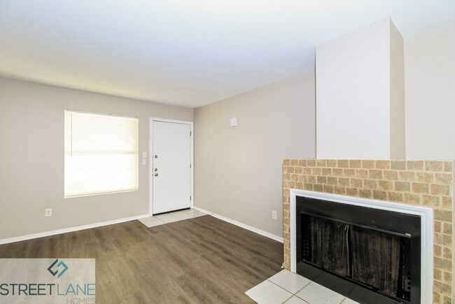 Building Photo - Charming 3 Bedroom in Denton!