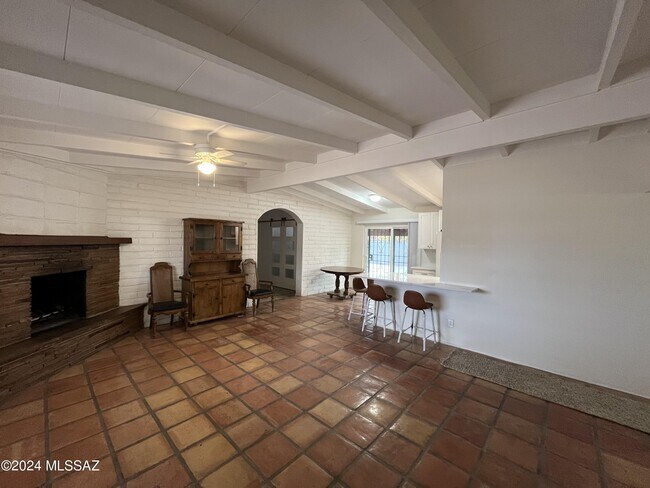 Foto del edificio - 5532 E Spring St