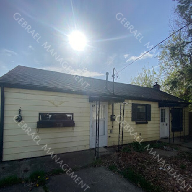 Foto del edificio - 3642 Western Rd