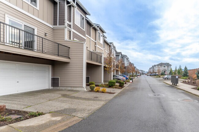 Building Photo - 3325 30th Dr