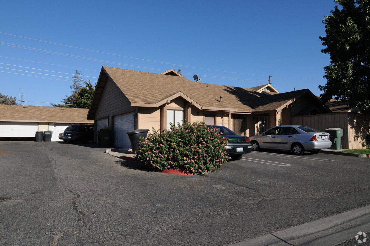 Primary Photo - 1333 Claus Rd