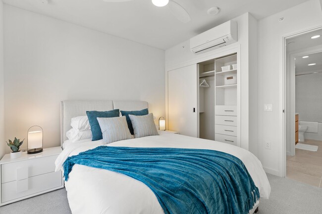 Foto del edificio - Fully furnished 1-bed, 1-bath, 1-parking a...