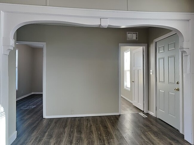 Building Photo - 1115 19th Ave NE