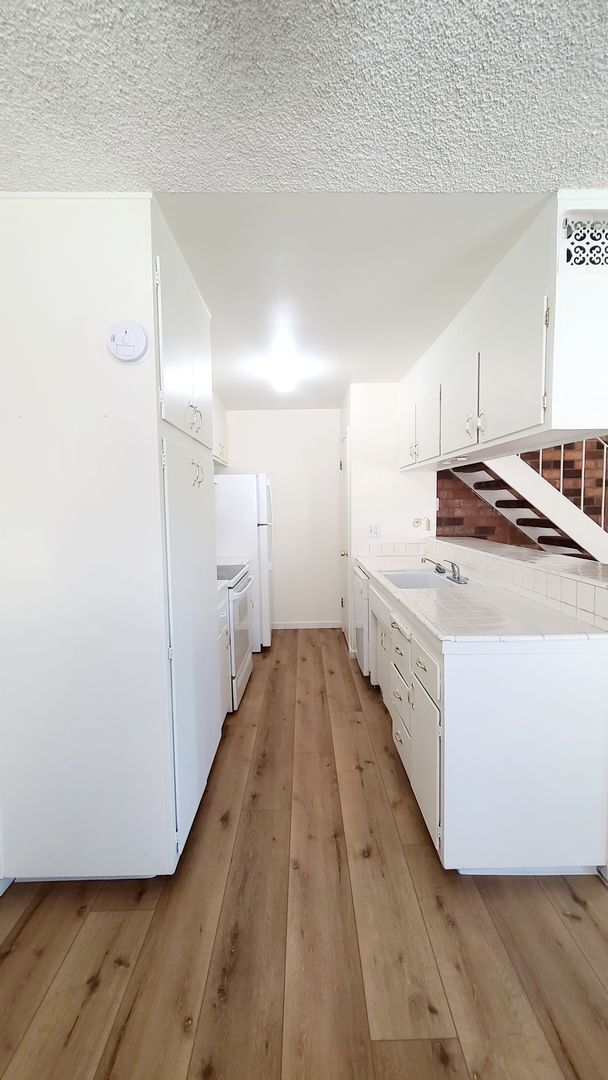 Building Photo - Beautifully Maintained Condo w/ Pool Access!