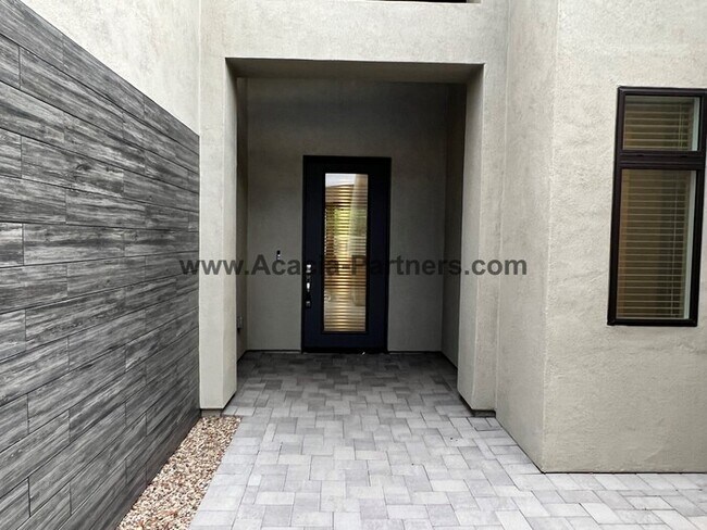 Foto del edificio - Four Bedroom Home in the Gated Sam Hughes neighborhood.