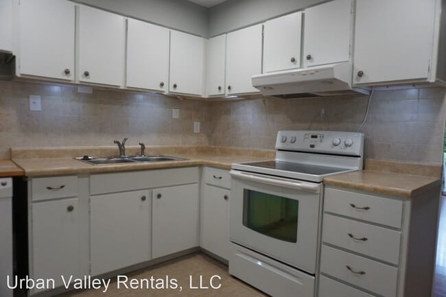 Building Photo - 2 br, 1 bath House - 2070 E. 3335 S. Apt #12