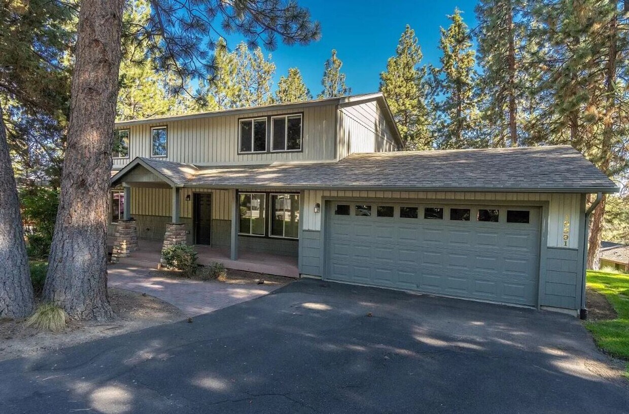 Furnished Home off Century Drive, 2Car Ga... House Rental in Bend