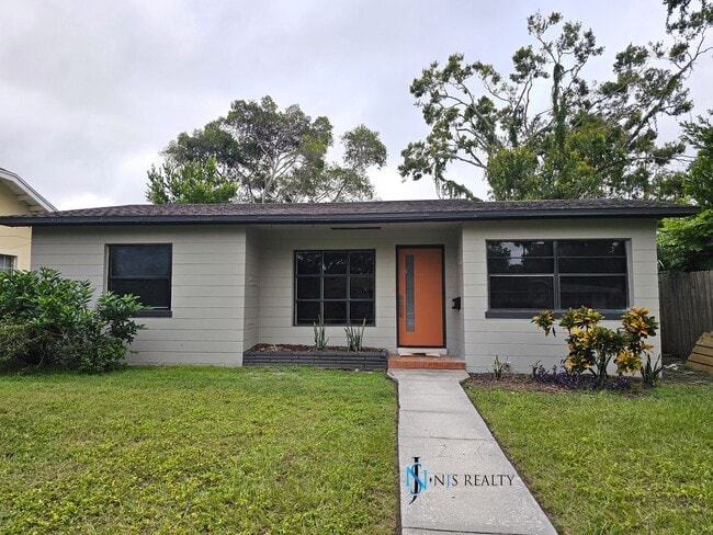 Building Photo - Classy Modern Renovation Home... true 3/2 ...
