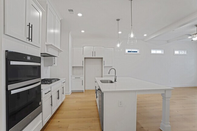 Building Photo - 220 Scottsdale Dr