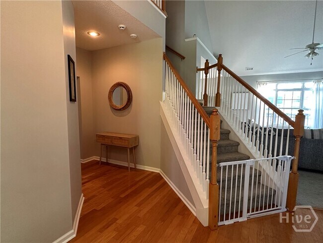 Foto del edificio - 492 Golden Grove Ln