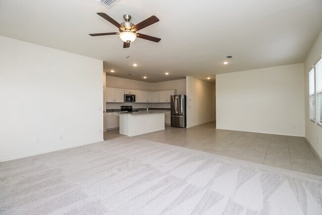 Foto del edificio - 32545 N Newby Dr