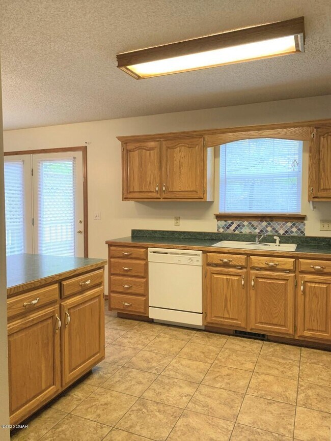 Foto del edificio - 2401 N Indiana Ave