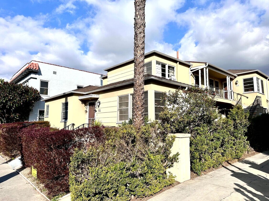 Building Photo - Lovely Cozy & Spacious renovated 1 Bedroom...